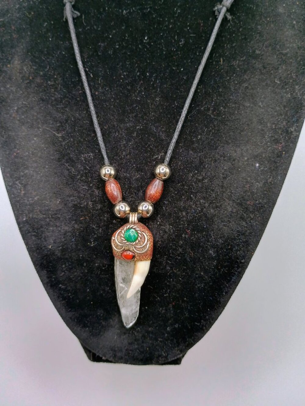 Handmade Macrame Necklace with Quartz Crystal and Sea Lion Tooth - Picture 5 of 7